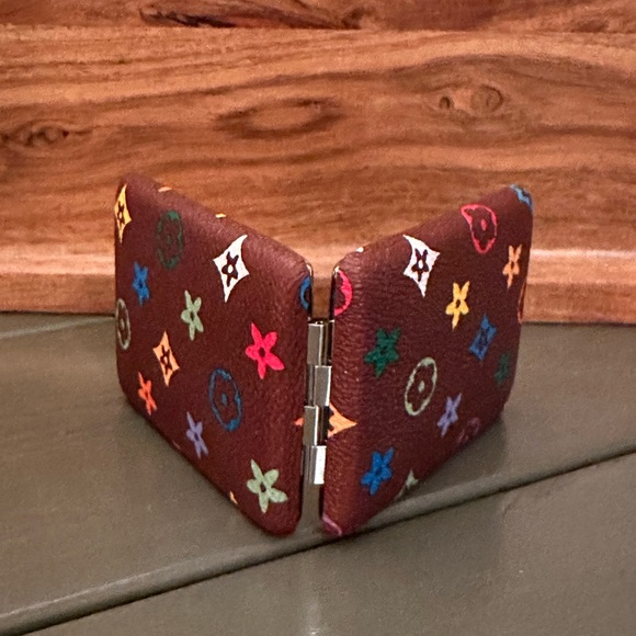 Compact Mirror - Picture 6 of 7